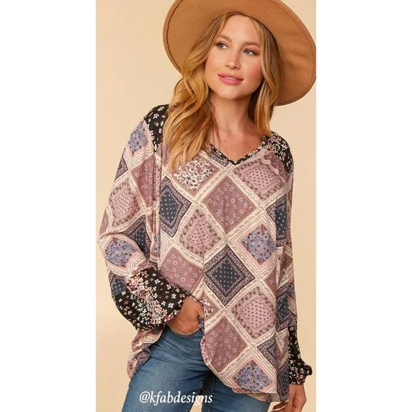 LAST 2! V Neck Bohemian Color Block Bubble Sleeve Knit Top! - Picture 7 of 8